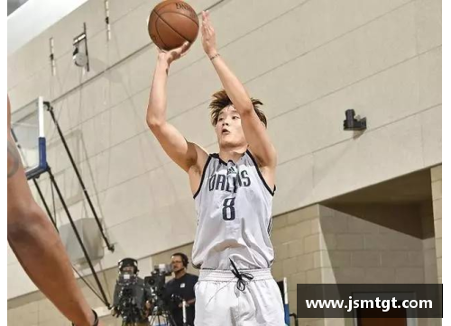 长沙篮球明星崛起之路：从本土青年到CBA赛场的荣耀与挑战